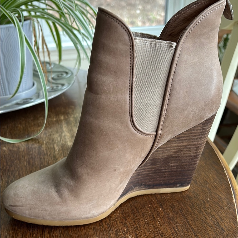 Women's Tan Wedge Ankle Boots